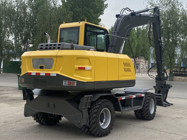 100型轮式抓木机